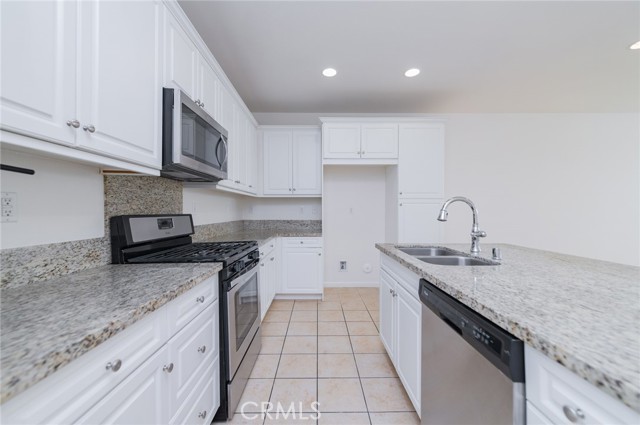 Detail Gallery Image 11 of 42 For 3076 E via Rosso, Ontario,  CA 91764 - 3 Beds | 2 Baths