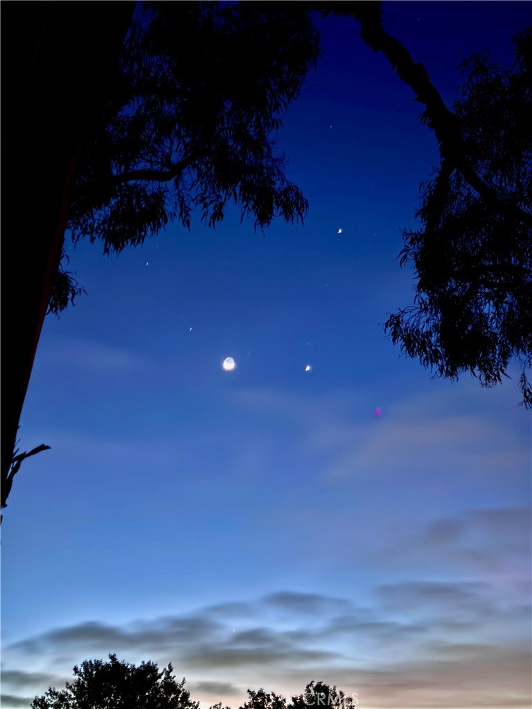 https://media.crmls.org/medias/38030156-b813-4a84-94c0-787cdb77c5c9.jpg?preset=X-Large