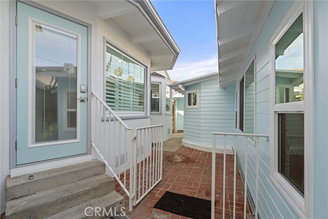 726 1/2 Esplanade, Redondo Beach CA: https://media.crmls.org/medias/380367f8-4cde-443d-9c20-19639e1d66a8.jpg