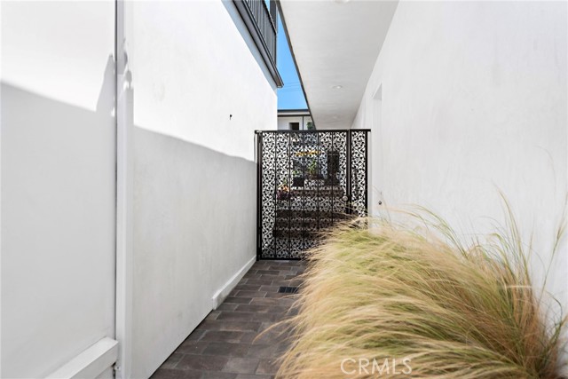 Detail Gallery Image 2 of 11 For 326 N Coast #D,  Laguna Beach,  CA 92651 - 1 Beds | 1 Baths