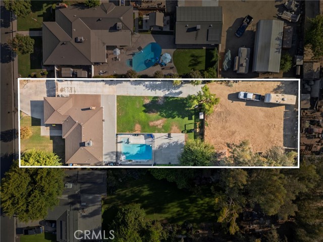 2105 Jason St, Bakersfield CA: https://media.crmls.org/medias/38048786-688b-4c67-af29-f0587e304bfe.jpg