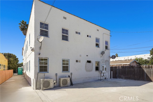 Detail Gallery Image 10 of 75 For 2840 Potomac Ave #1/2,  Los Angeles,  CA 90016 - 2 Beds | 1 Baths