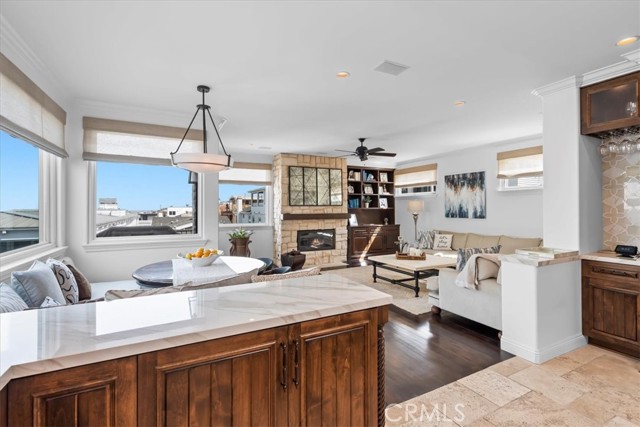 Detail Gallery Image 12 of 66 For 215 19th St, Manhattan Beach,  CA 90266 - 4 Beds | 5 Baths