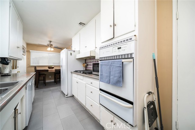 Detail Gallery Image 14 of 43 For 25459 33rd, San Bernardino,  CA 92404 - 3 Beds | 2 Baths