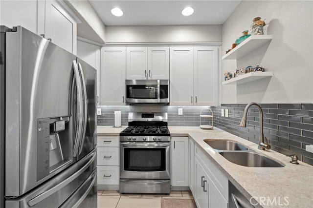 Detail Gallery Image 11 of 30 For 839 S Yellowstone Way, Anaheim,  CA 92808 - 2 Beds | 2/1 Baths