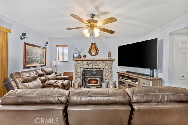 Detail Gallery Image 12 of 27 For 869 Fillmore Ct, Hemet,  CA 92543 - 3 Beds | 2/1 Baths