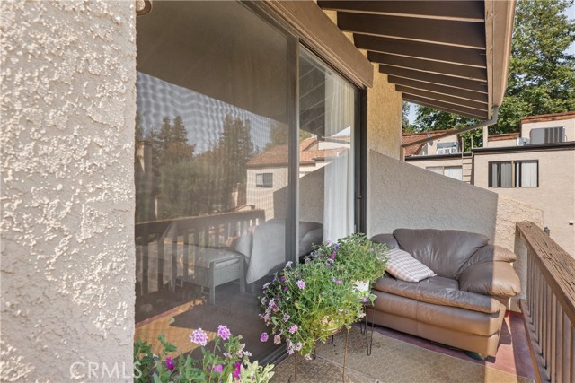 21730 Marylee Street, Woodland Hills CA: https://media.crmls.org/medias/38077efb-b6dd-456b-8a12-2d3aeb106e82.jpg
