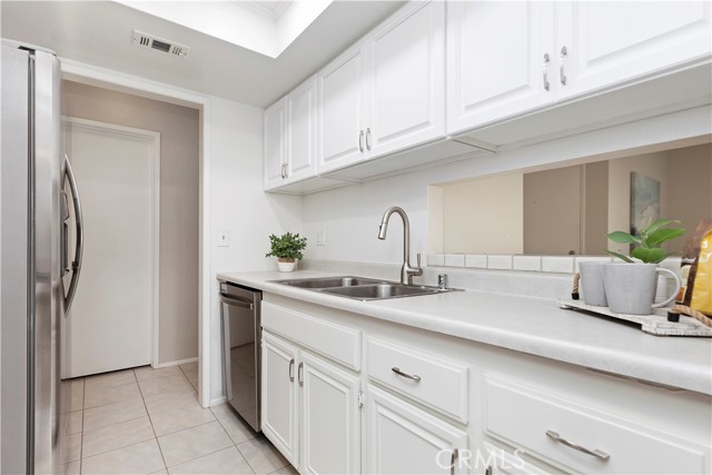 Detail Gallery Image 11 of 27 For 600 Central Ave #316,  Riverside,  CA 92507 - 1 Beds | 1 Baths