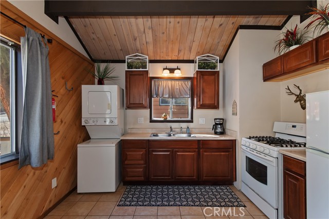 254 Wabash Lane, Sugarloaf CA: https://media.crmls.org/medias/38084312-6a44-4611-acc6-0da3bcc92ae6.jpg