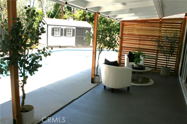 4701 Deseret Drive, Woodland Hills CA: https://media.crmls.org/medias/38087f9b-98a1-440b-b484-ba56f9ec1cd3.jpg