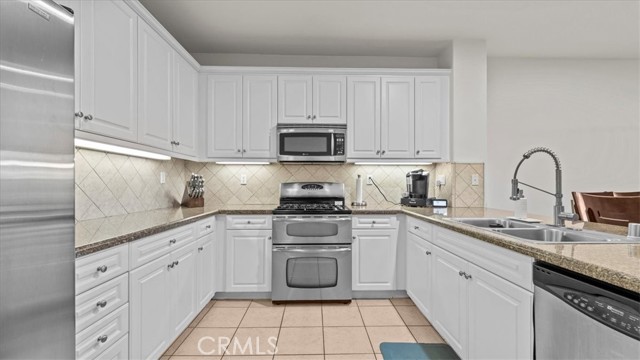 12533 Cipriano Lane, Eastvale CA: https://media.crmls.org/medias/3808ac51-35c8-41dc-be1d-0e06eb2a53d8.jpg