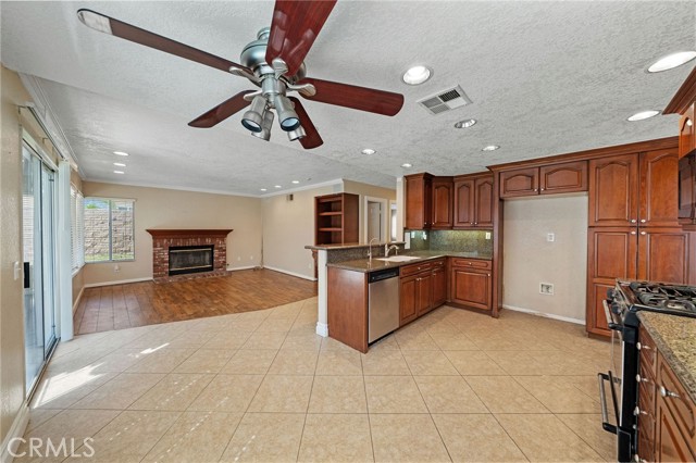 Detail Gallery Image 11 of 43 For 10059 Rock Hill, Moreno Valley,  CA 92557 - 4 Beds | 3 Baths