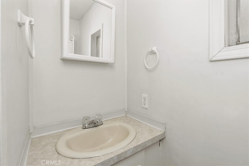 https://media.crmls.org/medias/380987c8-524a-4877-b287-9b47a43463d5.jpg?preset=X-Large