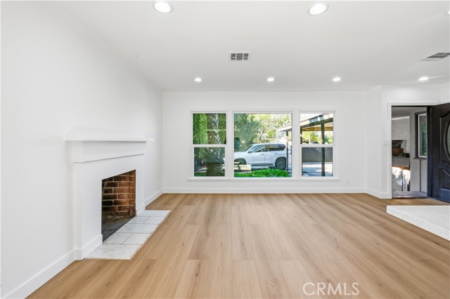 Detail Gallery Image 4 of 26 For 7112 Teesdale, North Hollywood,  CA 91605 - 3 Beds | 2 Baths