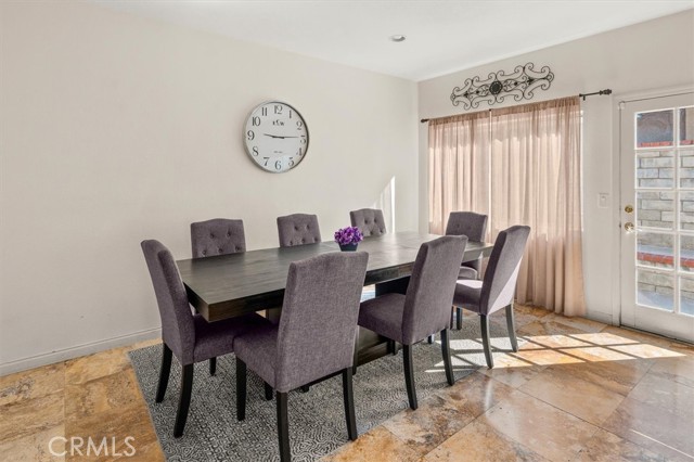 28230 Evergreen Lane, Saugus CA: https://media.crmls.org/medias/38099d0a-6d70-442b-9238-133e7784b55a.jpg
