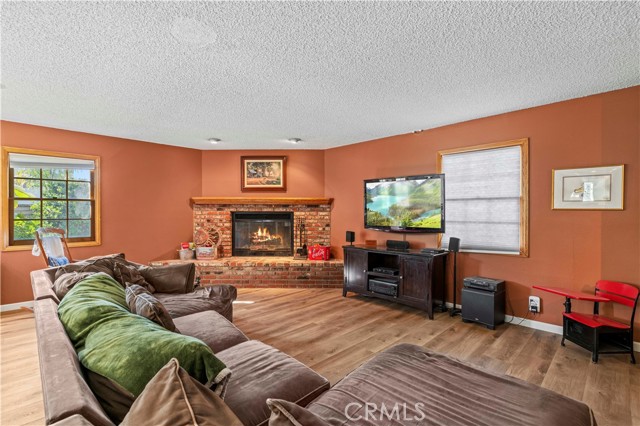 Detail Gallery Image 9 of 43 For 23668 via Delfina, Valencia,  CA 91355 - 4 Beds | 3 Baths