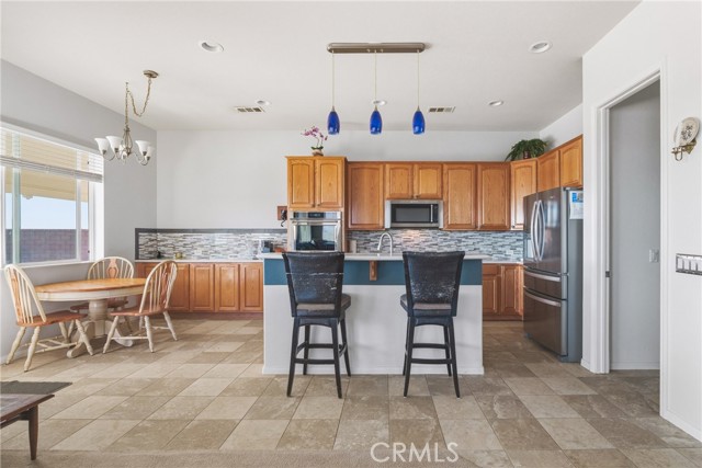 Detail Gallery Image 10 of 32 For 11090 Dandelion Ln, Apple Valley,  CA 92308 - 4 Beds | 3 Baths