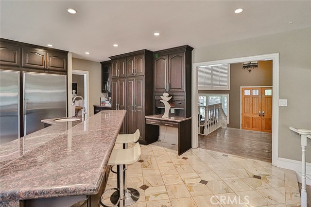 Detail Gallery Image 19 of 74 For 17141 Superior St, Northridge,  CA 91325 - 6 Beds | 4 Baths