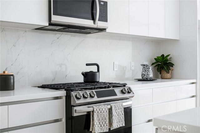 118 Astronaut Ellison S Onizuka Street, Los Angeles CA: https://media.crmls.org/medias/380b5ac4-dc5e-47ce-9db2-24449b034c21.jpg