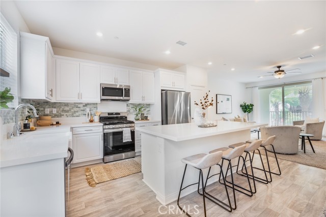 Detail Gallery Image 2 of 52 For 1609 Fig Tree Way, Oceanside,  CA 92056 - 3 Beds | 2/1 Baths