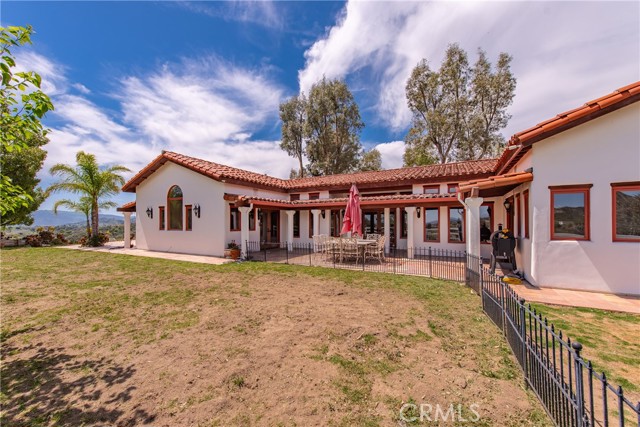 30505 Sloan Canyon Road, Castaic CA: https://media.crmls.org/medias/380be7dd-c36a-4795-a8f3-2d541baae914.jpg