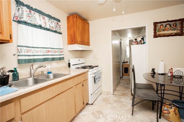 Detail Gallery Image 4 of 24 For 308 N Pasadena Ave, Azusa,  CA 91702 - 2 Beds | 1 Baths
