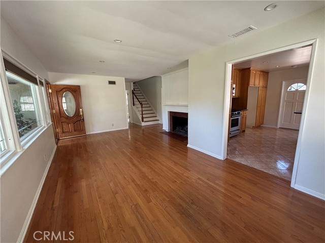 21327 De La Osa, Woodland Hills CA: https://media.crmls.org/medias/380da2f1-a2c5-492e-b5a0-6ac35c37de0e.jpg