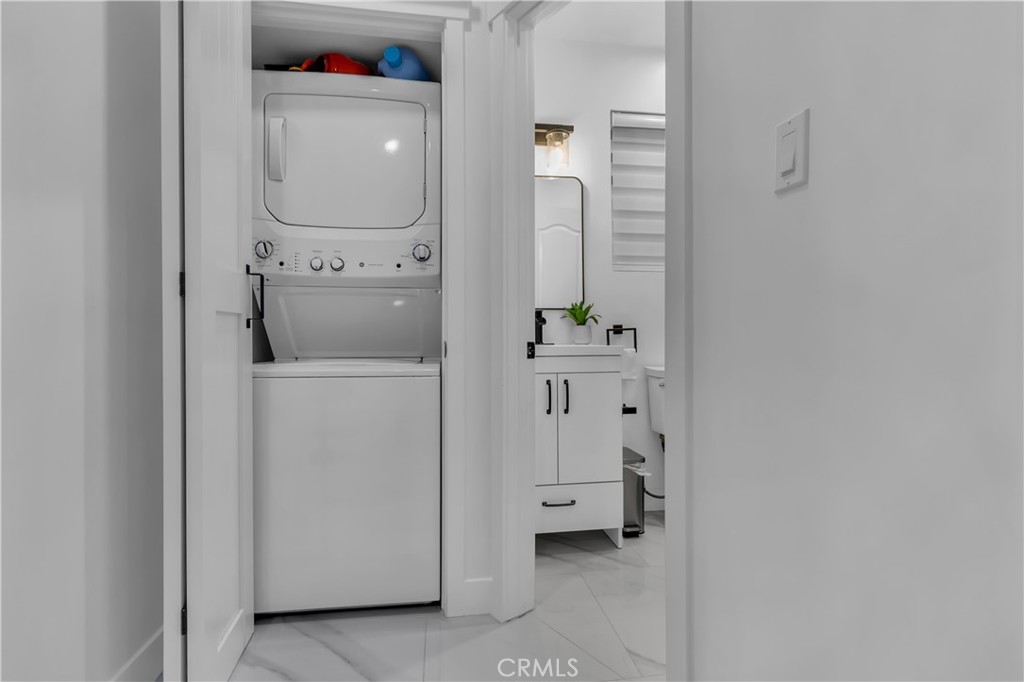 https://media.crmls.org/medias/380e87e9-1d59-4898-b9af-6521b37fa581.jpg?preset=X-Large