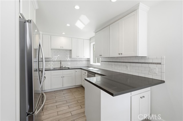 Detail Gallery Image 10 of 38 For 130 Cordova Walk, Long Beach,  CA 90803 - 2 Beds | 2/1 Baths