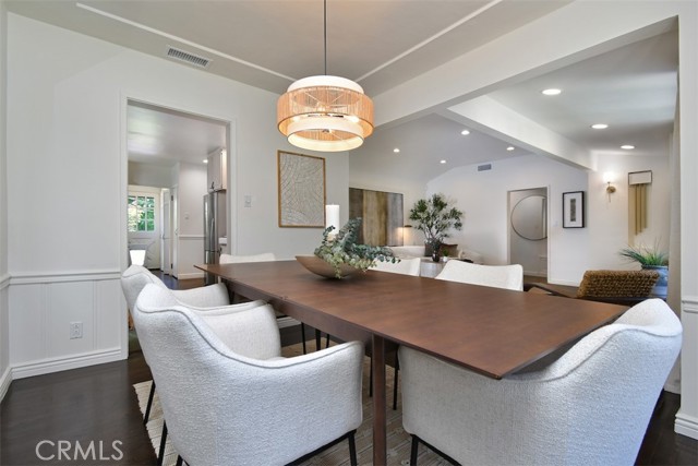 4058 Shadyglade Avenue, Studio City CA: https://media.crmls.org/medias/3810269e-3bb0-4301-9f94-b0538d8b70f7.jpg