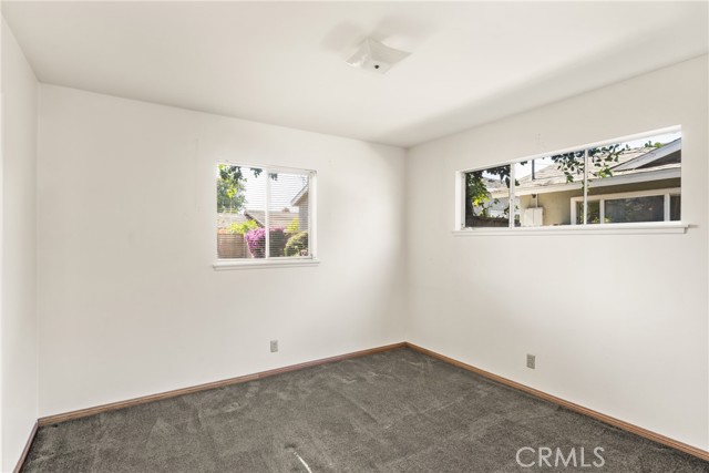 Image 22 of 32 For 625 Valley Street