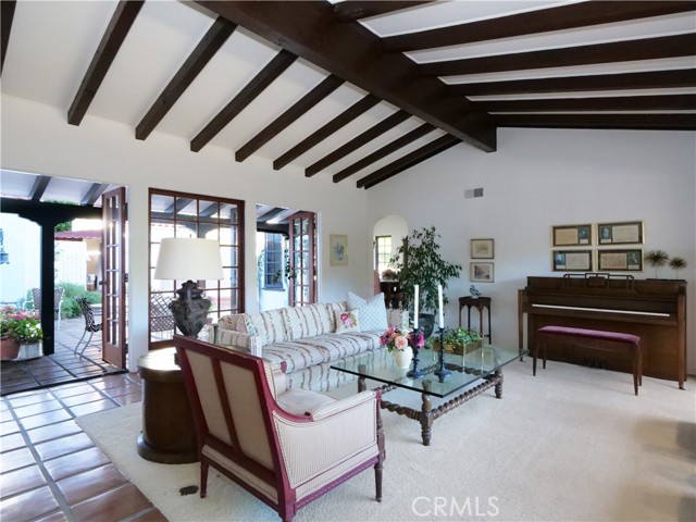 Living room with views of the courtyard