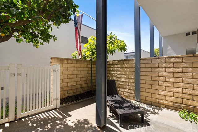 4405 W Sarah Street, Burbank CA: https://media.crmls.org/medias/3811d33a-2331-45e7-b2a8-9dcf8c4c45a9.jpg