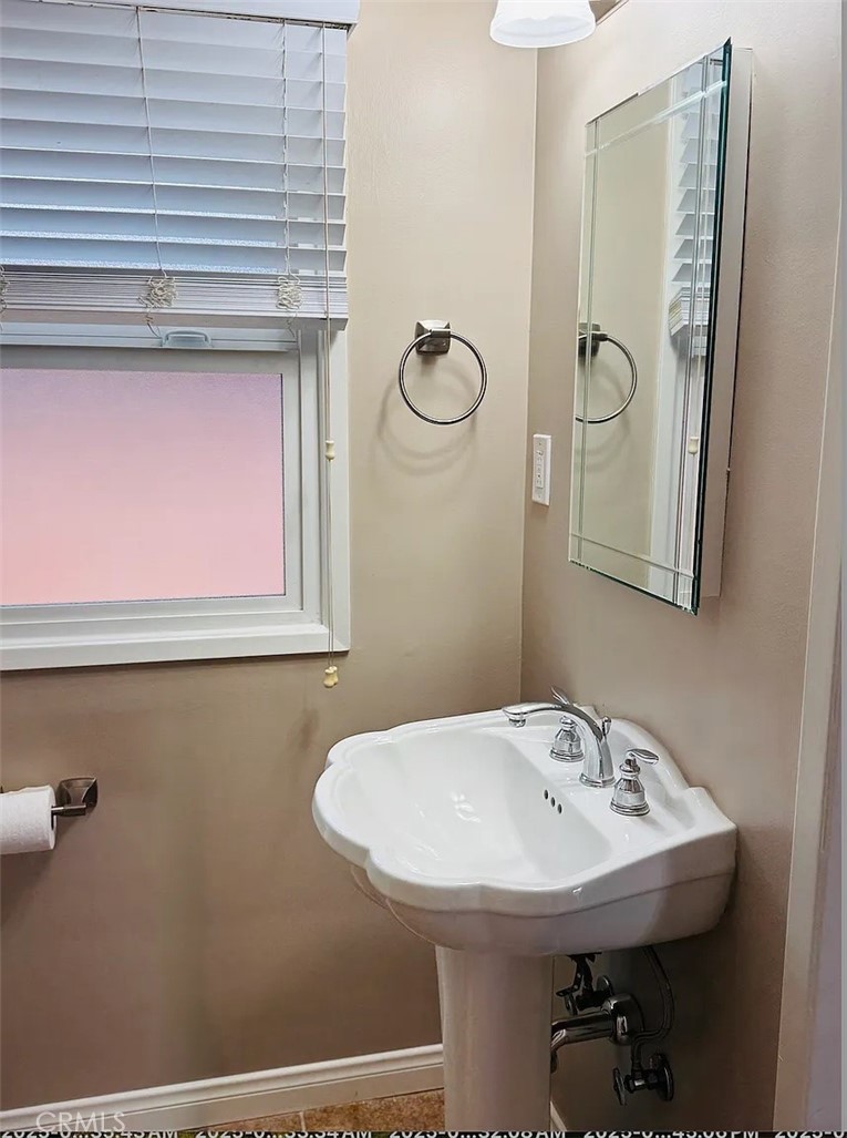 https://media.crmls.org/medias/38120fa2-ab73-4c1a-8b1a-231f873680c9.jpg?preset=X-Large