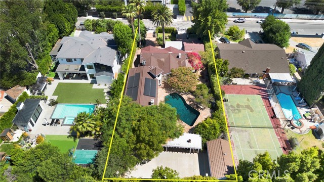 18930 Wells Drive, Tarzana CA: https://media.crmls.org/medias/3812ce2e-9dbb-4c35-b321-e9c061d551f8.jpg