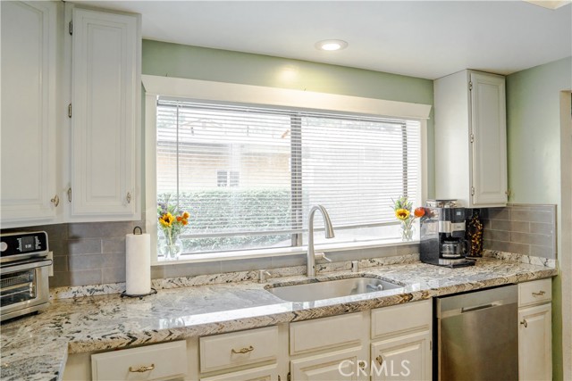 7319 Owensmouth Avenue, Canoga Park CA: https://media.crmls.org/medias/3812e14c-3492-4d88-9902-bb93ad9d0c47.jpg