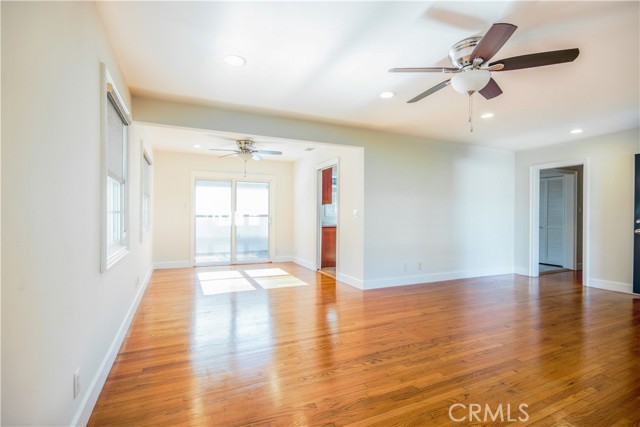 Detail Gallery Image 3 of 26 For 150 Orangewood Ln, Tustin,  CA 92780 - 3 Beds | 2 Baths