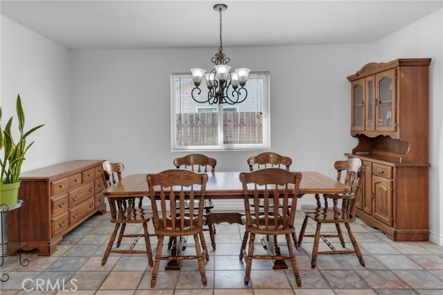 9945 Date Street, Fontana CA: https://media.crmls.org/medias/38139ab0-c192-44fa-a4ae-bc192d630cfc.jpg