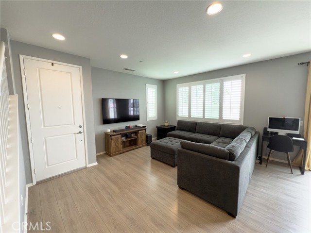 5485 San Roberto, San Diego CA: https://media.crmls.org/medias/3813ce07-b3f6-4d46-ad0b-70fb291b8b1b.jpg