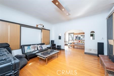 3025 Edgehill Drive, Los Angeles CA: https://media.crmls.org/medias/38147679-a5f8-4d33-b9db-9a87ee83a134.jpg