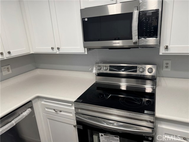 Detail Gallery Image 13 of 28 For 13602 La Jolla Cir #B,  La Mirada,  CA 90638 - 2 Beds | 2 Baths