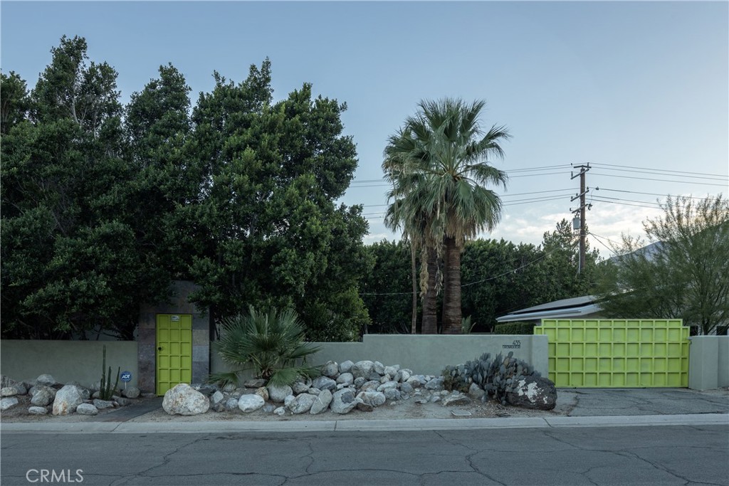 MLS #OC25253282 image #1