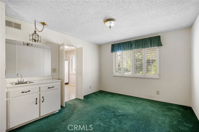 Detail Gallery Image 10 of 38 For 9555 via Venezia, Burbank,  CA 91504 - 3 Beds | 3 Baths