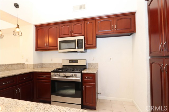 Detail Gallery Image 11 of 45 For 75 Hidden Valley Rd, Pomona,  CA 91766 - 3 Beds | 2 Baths