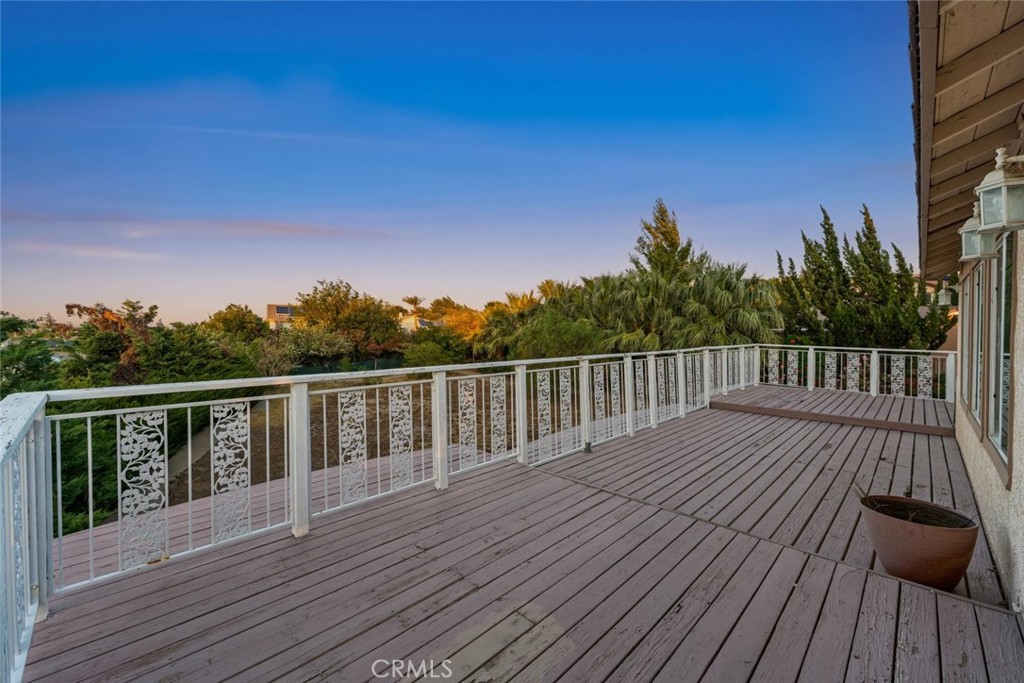 https://media.crmls.org/medias/38180825-67d5-4ab1-83ee-ba138e592b8a.jpg?preset=X-Large