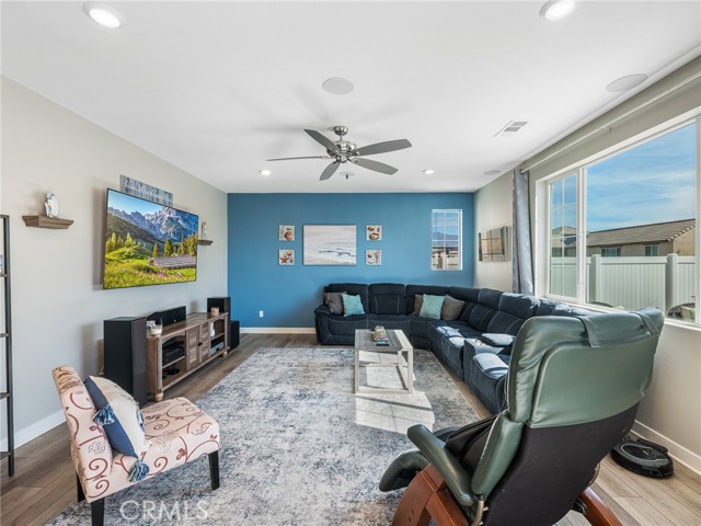 Detail Gallery Image 25 of 47 For 571 Tucker, Rialto,  CA 92377 - 4 Beds | 3 Baths