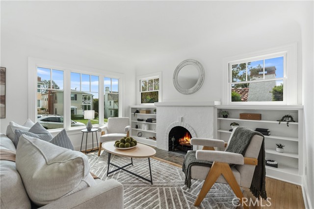 Detail Gallery Image 5 of 35 For 261 Granada Ave, Long Beach,  CA 90803 - 4 Beds | 2/1 Baths