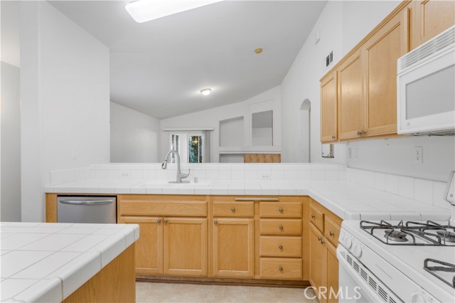 Detail Gallery Image 10 of 30 For 1346 Duvali Dr, Santa Maria,  CA 93458 - 4 Beds | 2 Baths