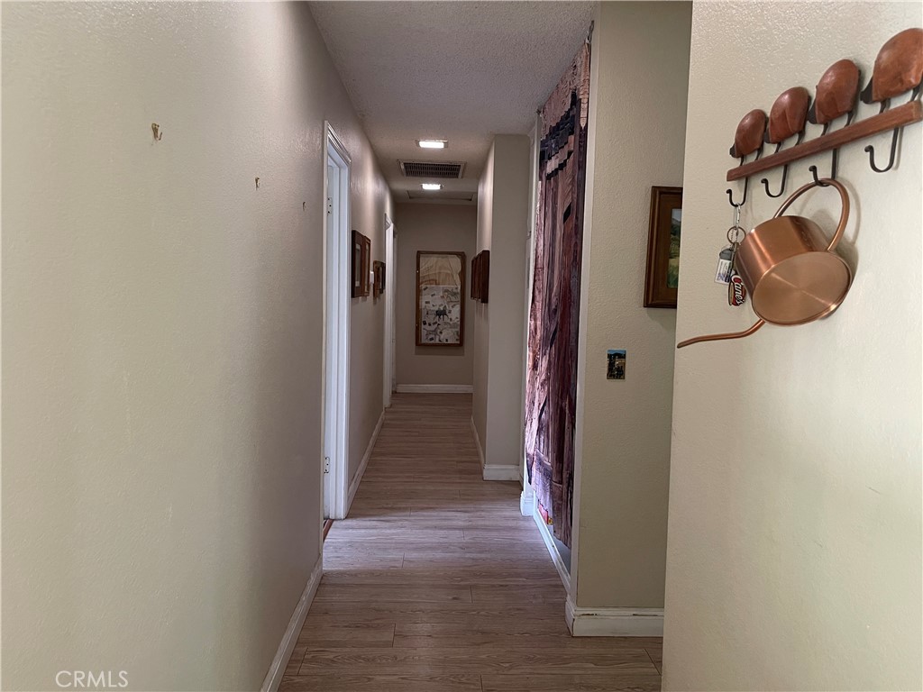 https://media.crmls.org/medias/381a1f5b-05b4-41db-8e21-22521e526a48.jpg?preset=X-Large