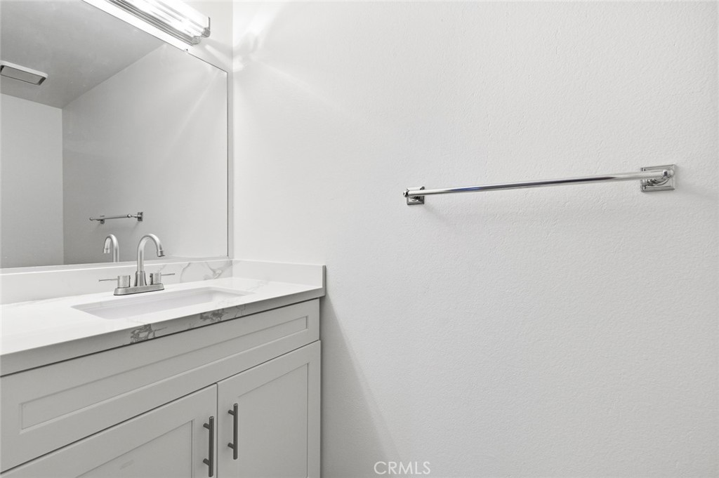 https://media.crmls.org/medias/381a7ba1-ad26-430d-b4d7-0d4fe2a4faf5.jpg?preset=X-Large